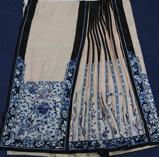 A Chinese embroidered silk skirt, early 20th century,